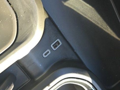 Used 2024 GMC Sierra 1500 AT4 w/ Technology Package image 21