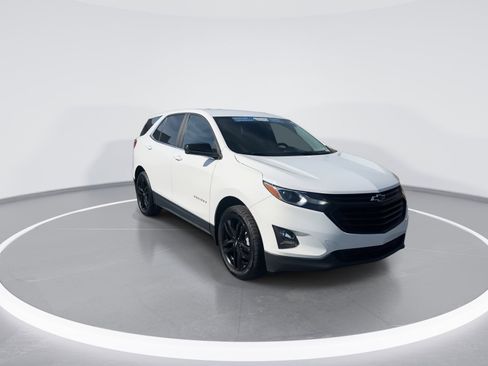 Used 2021 Chevrolet Equinox LT image 2