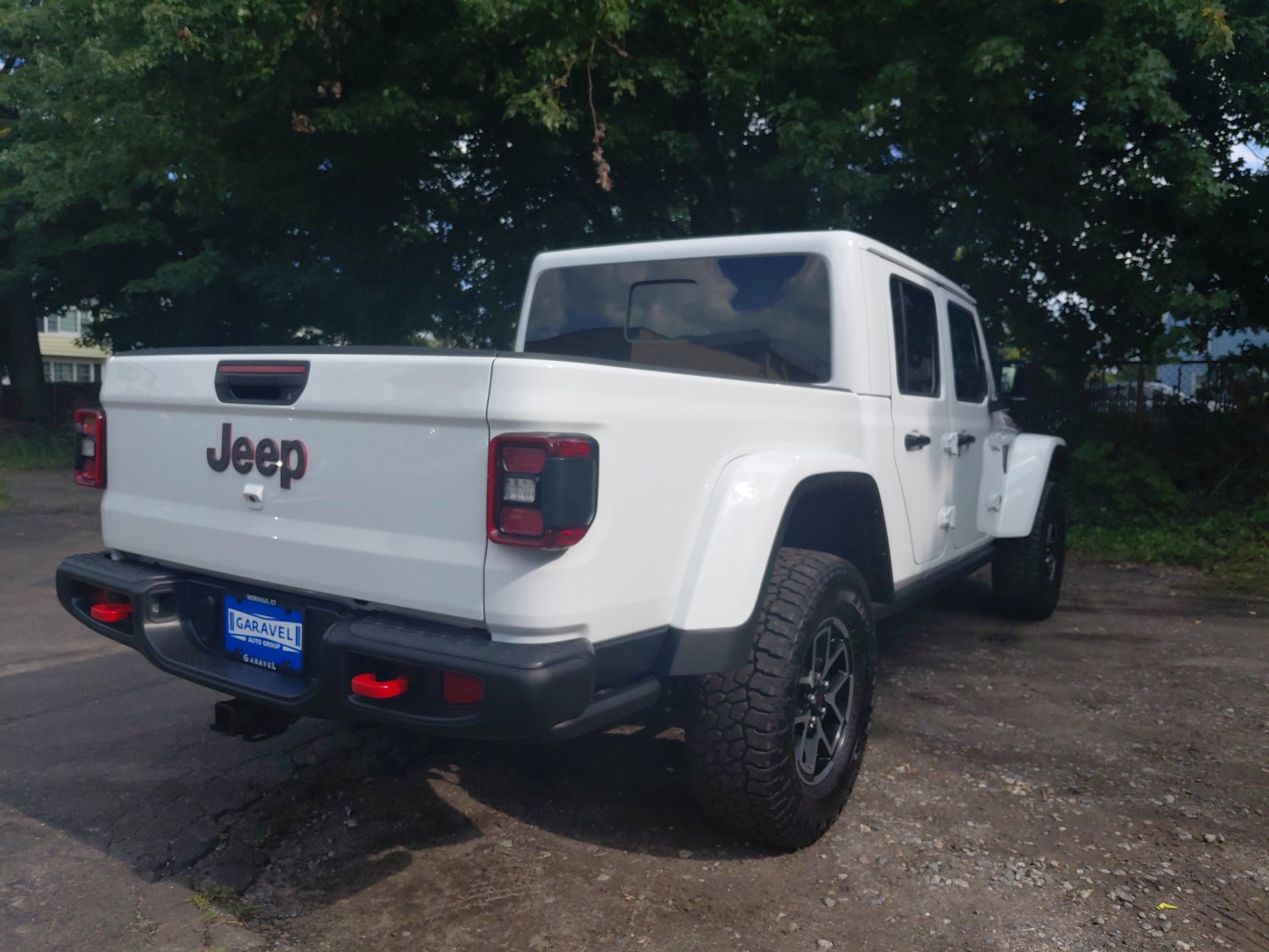 Used 2025 Jeep Gladiator Rubicon w/ Convenience Group AWD/4WD image 28