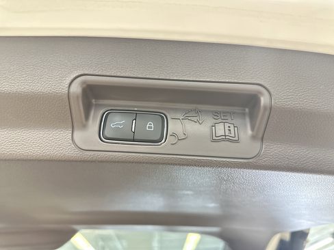 Used 2023 Ford Explorer Platinum w/ Technology Package image 33