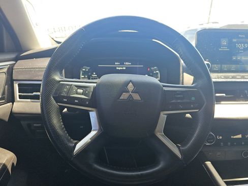 Used 2023 Mitsubishi Outlander SE AWD/4WD image 13