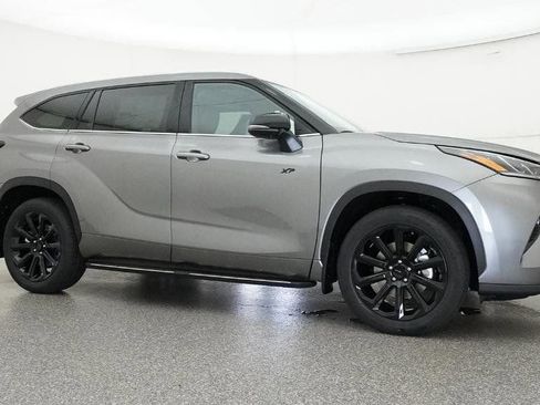 Used 2026 Toyota Highlander Limited AWD/4WD image 15