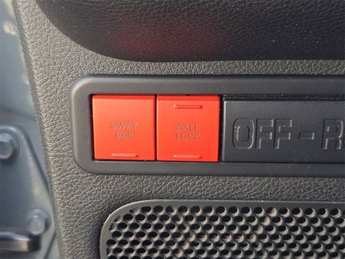 Used 2015 Jeep Wrangler Unlimited Rubicon image 16