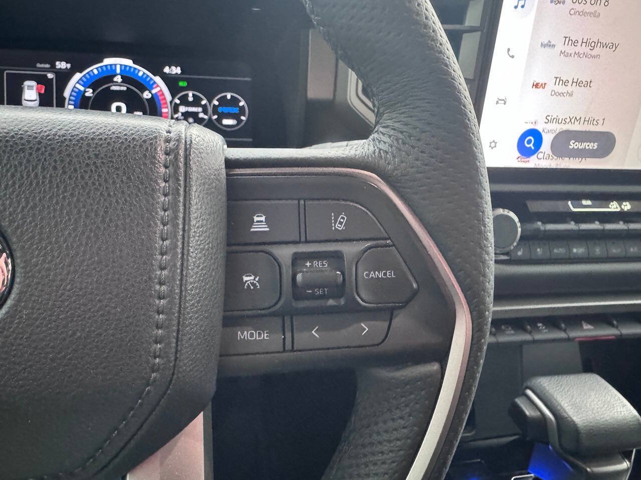 Used 2025 Toyota Sequoia Limited w/ Tow Technology Package AWD/4WD image 20