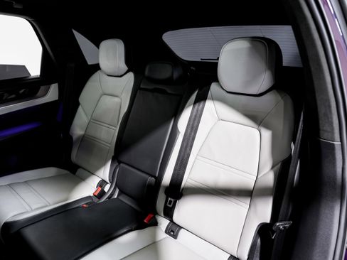 Used 2024 Porsche Cayenne S image 41