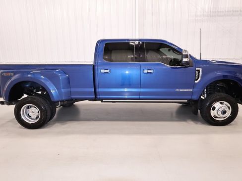 Certified 2022 Ford F350 Platinum AWD/4WD image 2