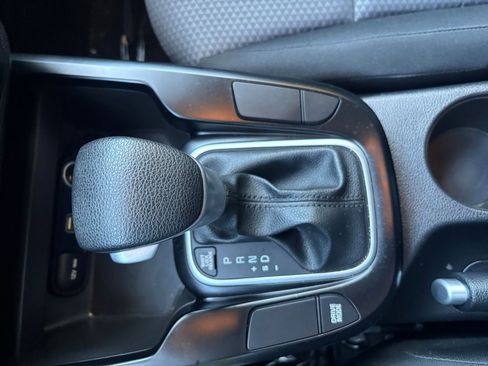 Used 2025 Kia Soul LX w/ LX Technology Package FWD image 36