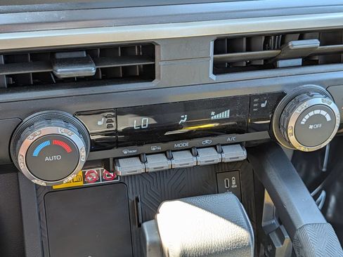 Used 2024 Toyota Tacoma SR5 AWD/4WD image 22