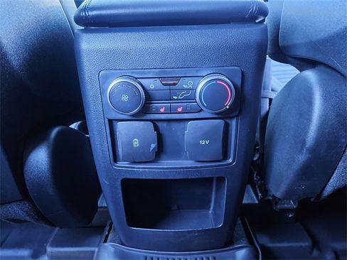 Used 2020 Ford Explorer XLT w/ Comfort Package image 11