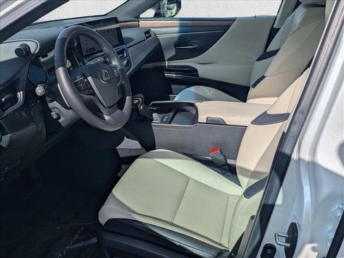 Used 2025 Lexus ES 300h w/ Premium Package image 14