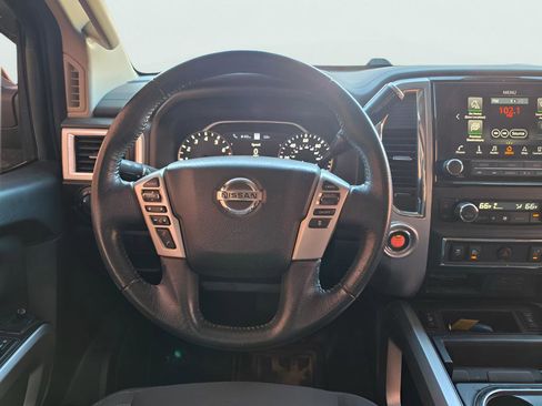 Used 2021 Nissan Titan SV w/ SV Convenience Package RWD image 19