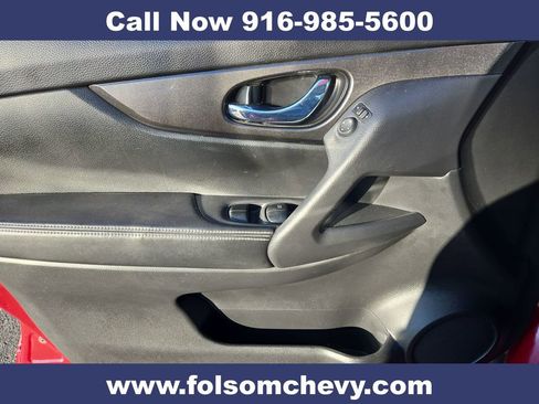 Used 2017 Nissan Rogue SV image 23