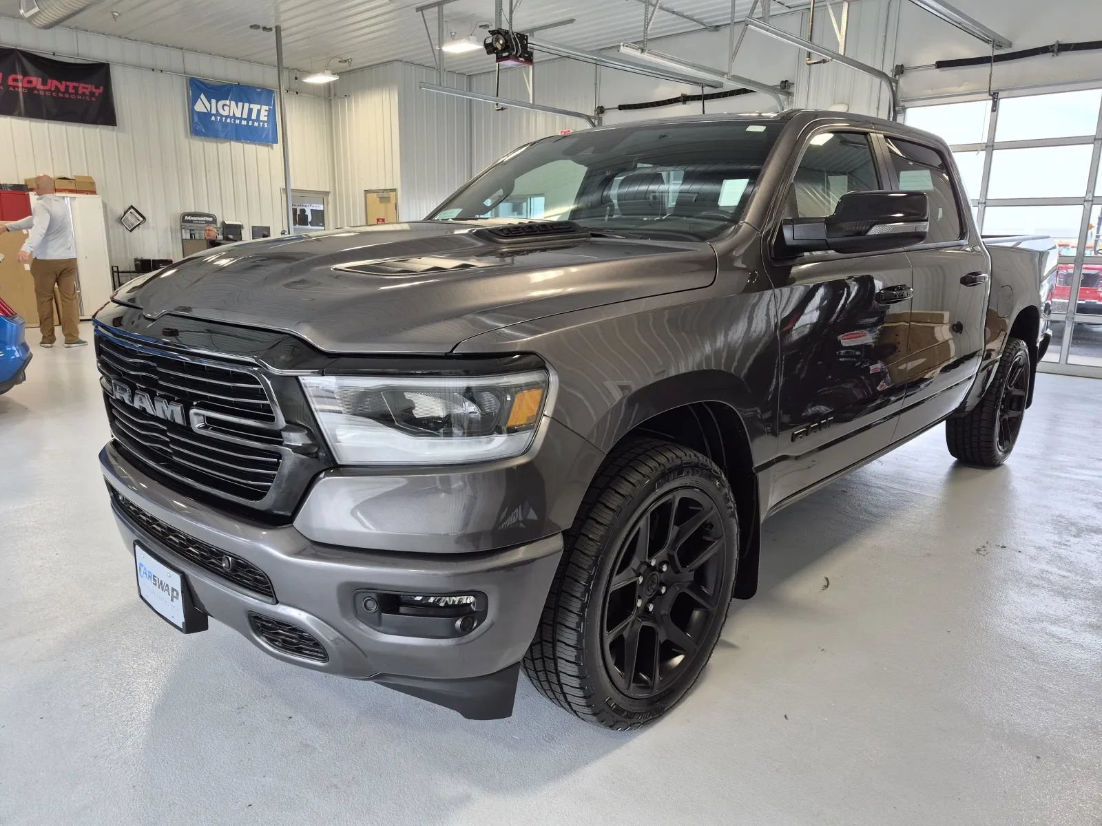 Used 2024 RAM 1500 Laramie AWD/4WD image 6