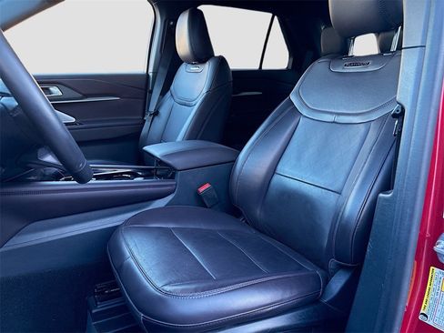 Used 2025 Ford Explorer Platinum image 22