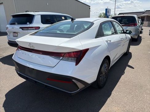 Used 2024 Hyundai Elantra SEL image 2