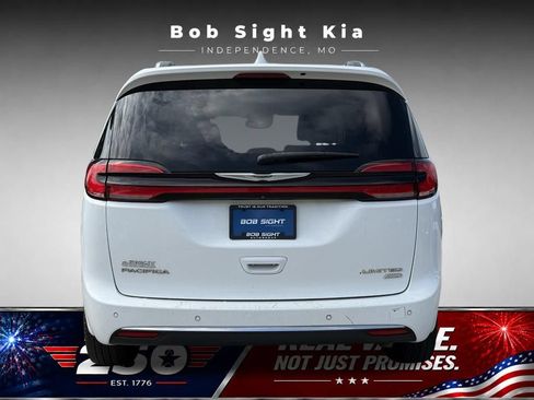 Used 2021 Chrysler Pacifica Limited w/ Premium & Safety Sphere Group AWD/4WD image 9