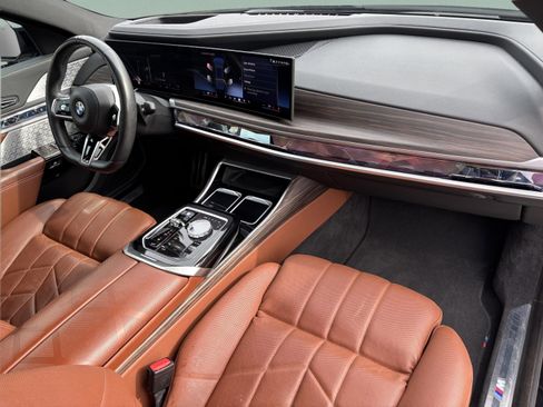 Used 2023 BMW 760i xDrive w/ Luxury Rear Seating Package image 21