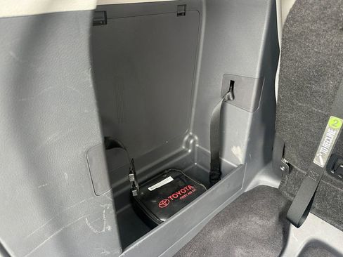 Used 2024 Toyota Sienna XLE image 30