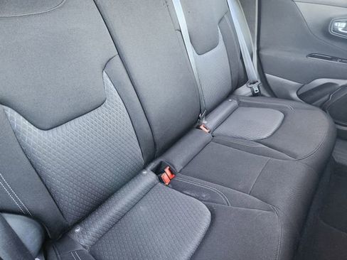 Certified 2021 Jeep Renegade Latitude AWD/4WD image 26