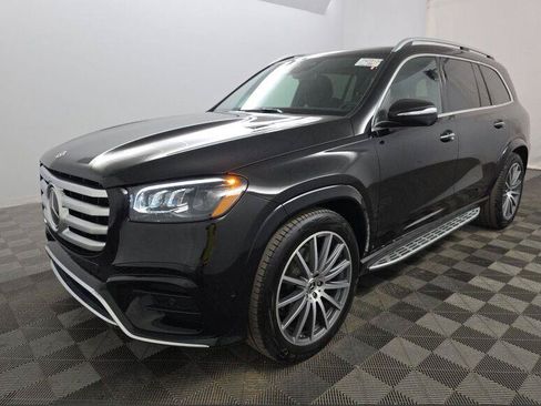 Used 2025 Mercedes-Benz GLS 580 4MATIC image 2