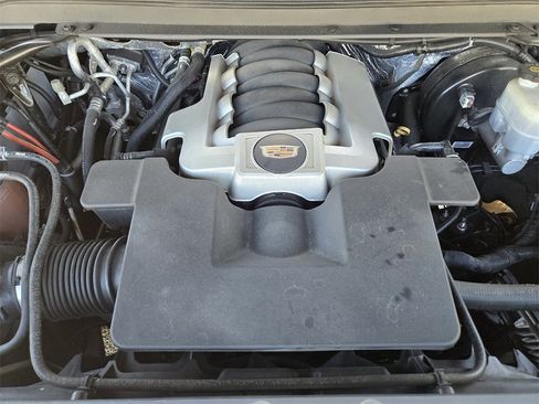 Used 2018 Cadillac Escalade ESV Platinum image 31