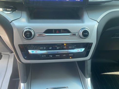 Used 2023 Ford Explorer XLT w/ Equipment Group 202A AWD/4WD image 19