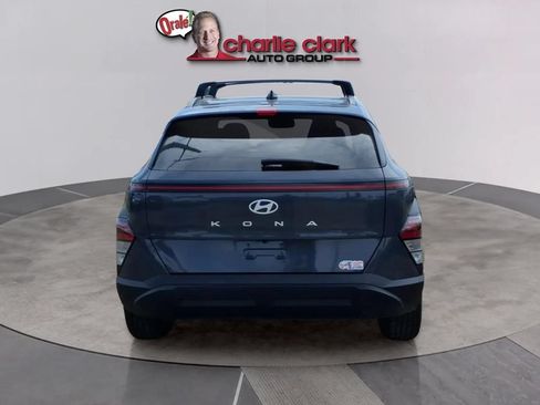 Used 2024 Hyundai Kona SEL w/ Convenience Package FWD image 4