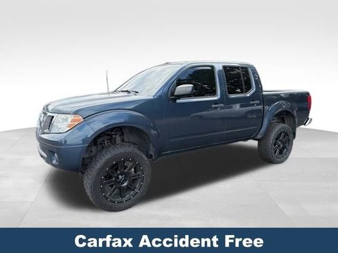 Used 2017 Nissan Frontier SV w/ Moonroof Package AWD/4WD image 3