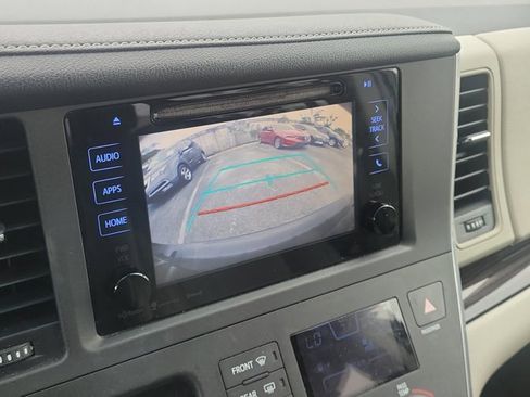 Used 2016 Toyota Sienna XLE image 19