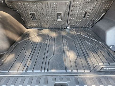 Used 2023 Chevrolet Equinox Premier image 32