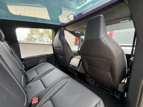 Used 2024 Tesla Cybertruck AWD Crew Cab image 20