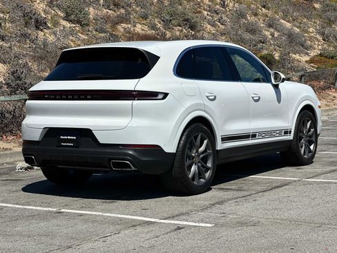 Used 2025 Porsche Cayenne image 7