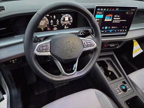 New 2026 Volkswagen Tiguan SE image 3