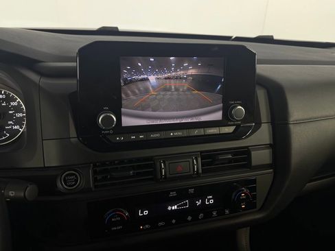 Used 2024 Nissan Pathfinder S image 14