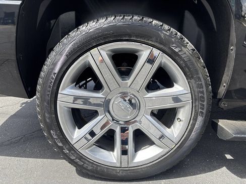 Used 2011 Cadillac Escalade ESV Platinum AWD/4WD image 13