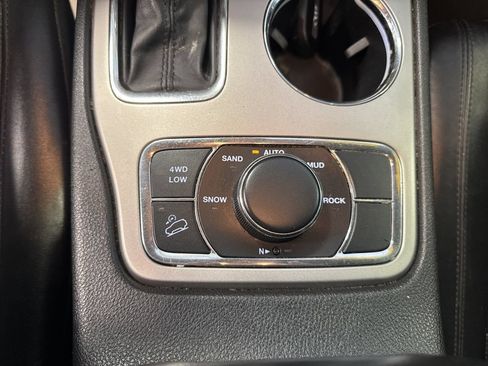 Used 2019 Jeep Grand Cherokee Limited w/ Luxury Group II AWD/4WD image 17