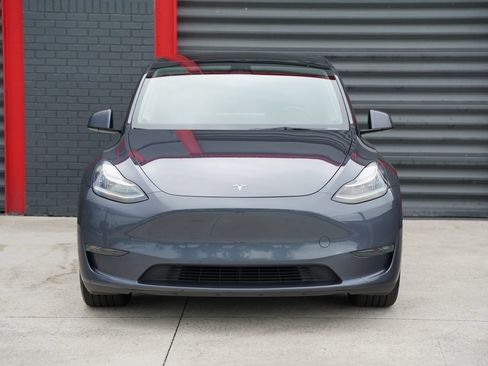 Used 2023 Tesla Model Y AWD image 2