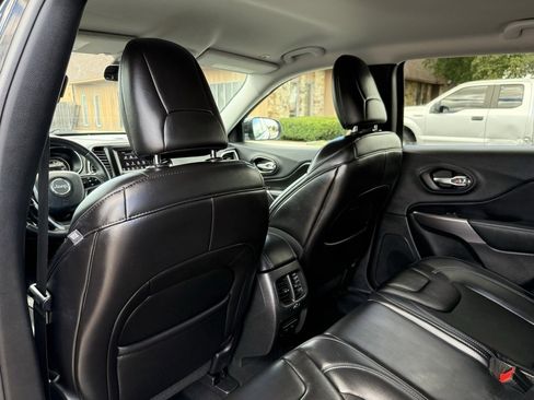 Used 2019 Jeep Cherokee Latitude Plus w/ Cold Weather Group image 15