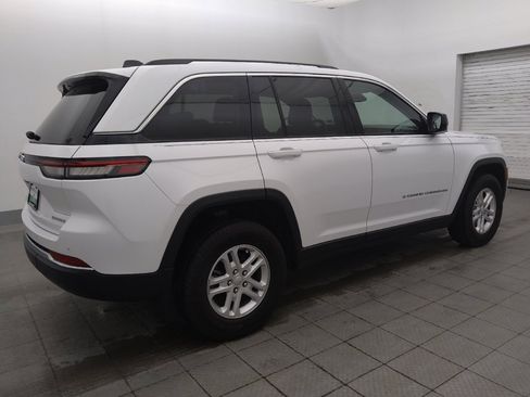 Used 2023 Jeep Grand Cherokee Laredo w/ Luxury Tech Group I RWD image 10