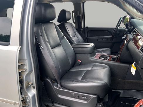 Used 2012 Chevrolet Tahoe LTZ RWD image 8