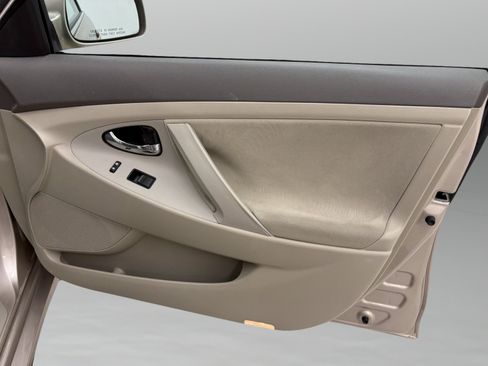 Used 2009 Toyota Camry LE FWD image 22