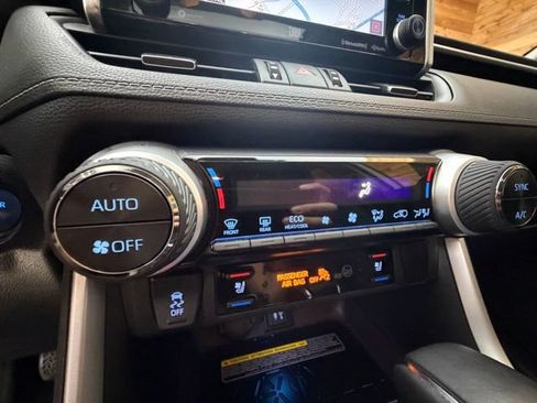 Used 2019 Toyota RAV4 Limited AWD/4WD image 28