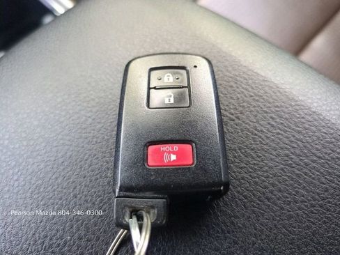 Used 2019 Toyota Tacoma Limited image 32