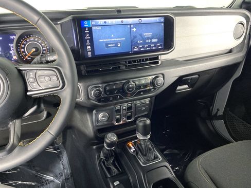 Used 2024 Jeep Wrangler Unlimited Sport AWD/4WD image 28