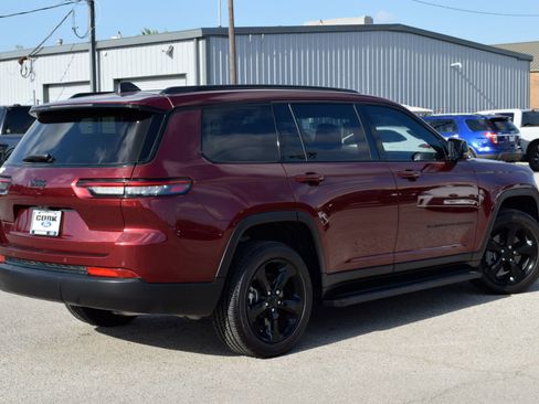 Used 2023 Jeep Grand Cherokee L Laredo image 6