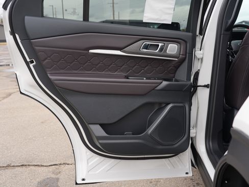 New 2026 Ford Explorer Platinum w/ LUX Leather Package image 17
