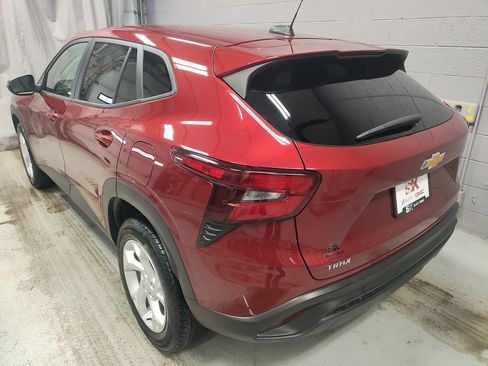 Used 2024 Chevrolet Trax LS w/ LS Convenience Package image 21