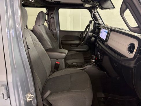 Used 2024 Jeep Wrangler Unlimited Sahara AWD/4WD image 40