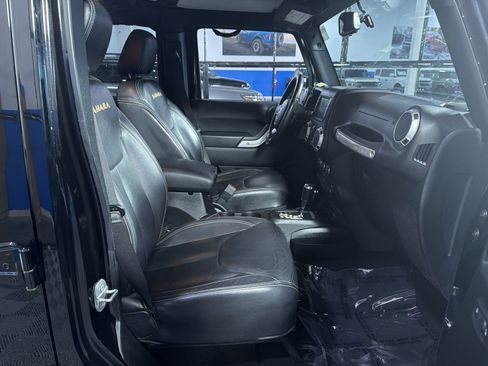 Used 2015 Jeep Wrangler Unlimited Sahara w/ Connectivity Group AWD/4WD image 26
