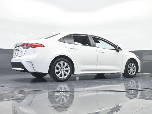 Used 2022 Toyota Corolla LE image 56